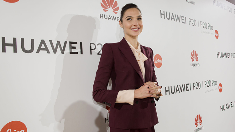 The Wonder Woman actress, Gal Gadot, advertises Huawei tweeting from the iPhone