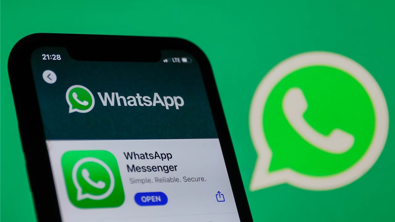 Two new features coming to Whatsapp: Archived Chats and Stickers