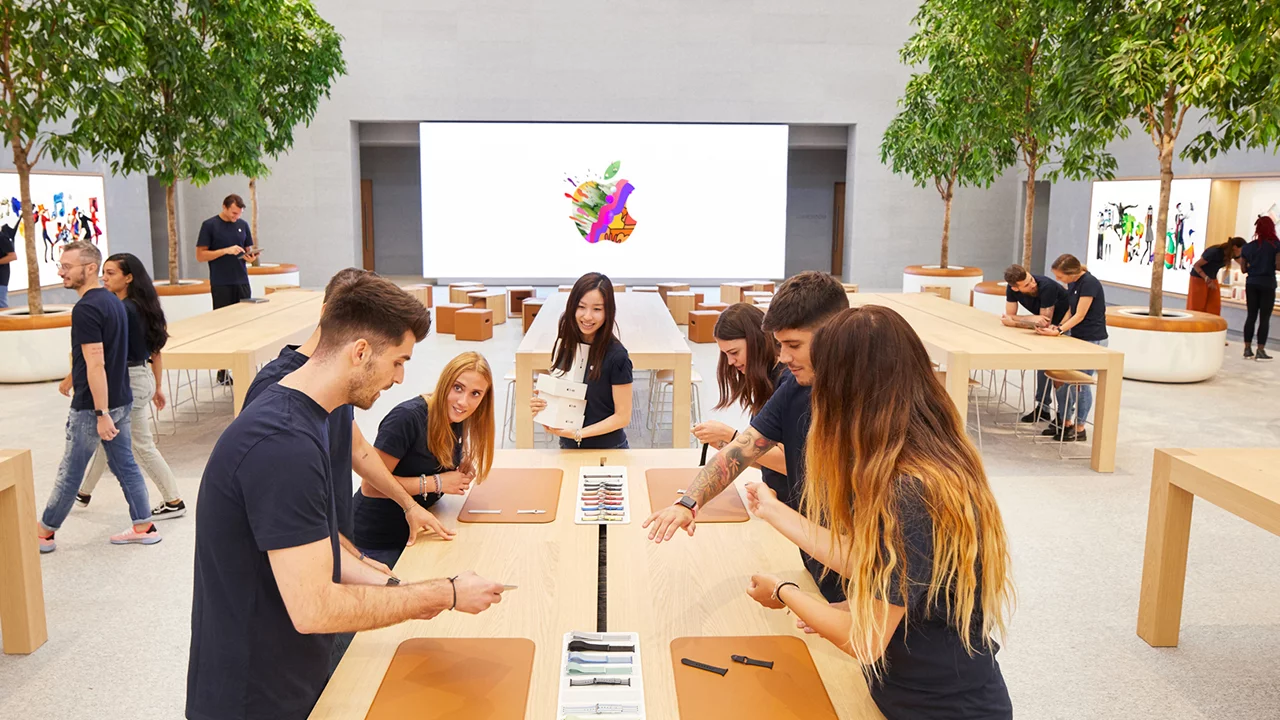 Apple raises the minimum wage for Apple Store employees